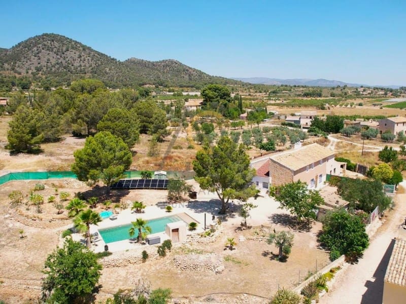 4 bedroom Finca/Country House for sale in La Romana with pool - € 299,995 (Ref: 9973050)