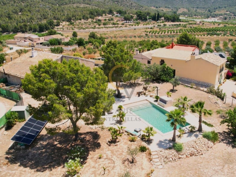 4 bedroom Finca/Country House for sale in La Romana with pool - € 299,995 (Ref: 9973050)