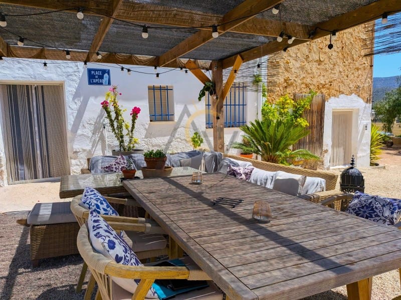 4 bedroom Finca/Country House for sale in La Romana with pool - € 299,995 (Ref: 9973050)