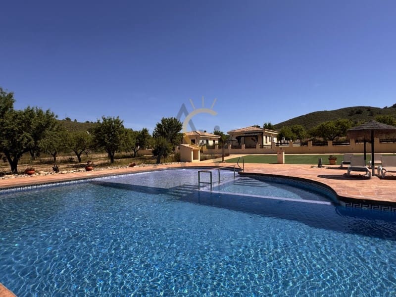 6 sovrum Villa till salu i Hondon de las Nieves - 695 000 € (Ref: 9975050)