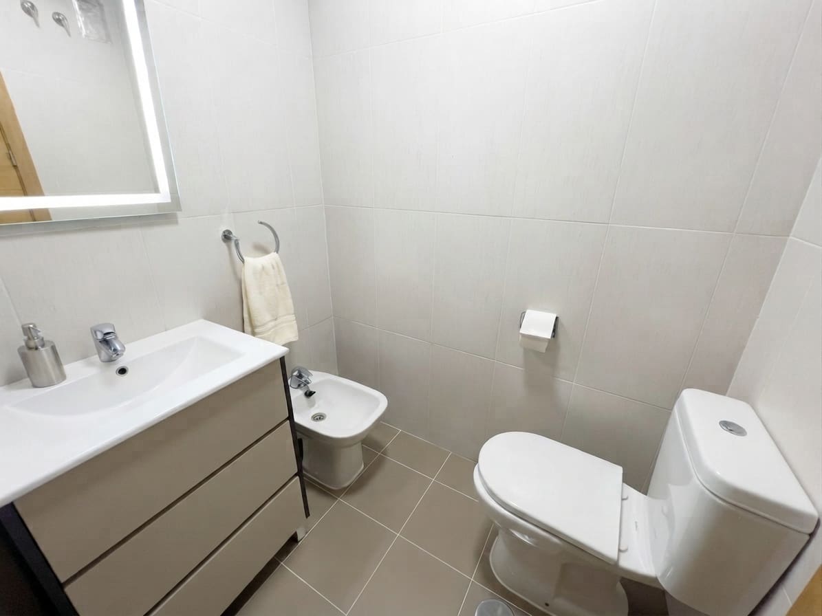 Piso de 2 habitaciones en Torrox en venta con piscina garaje - 255.000 € (Ref: 10001302)