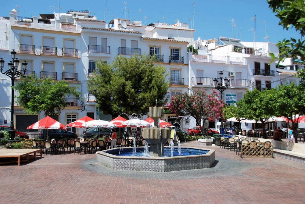 Piso de 2 habitaciones en Torrox en venta con piscina garaje - 255.000 € (Ref: 10001302)