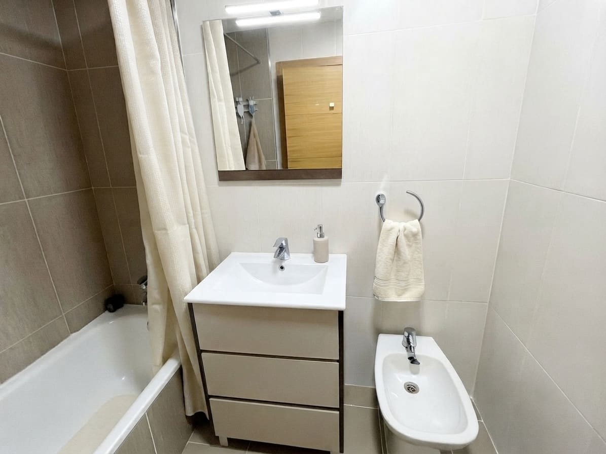 Piso de 2 habitaciones en Torrox en venta con piscina garaje - 255.000 € (Ref: 10001302)