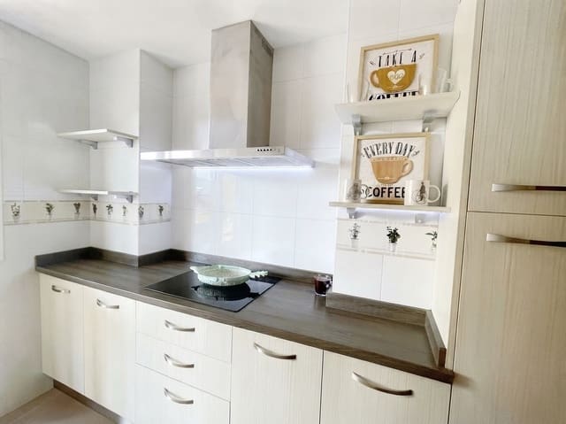 Piso de 2 habitaciones en Torrox Pueblo, Torrox en venta con piscina garaje - 255.000 € (Ref: 10001302)