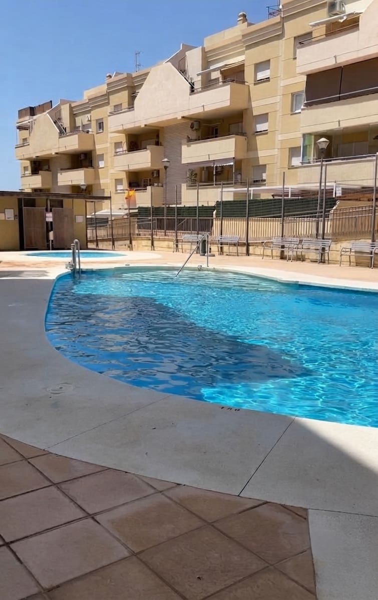 Piso de 2 habitaciones en Torrox en venta con piscina garaje - 255.000 € (Ref: 10001302)