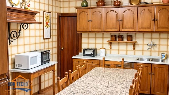 10 sypialnia Willa na sprzedaż w Arriate z basenem - 450 000 € (Ref: 10163311)