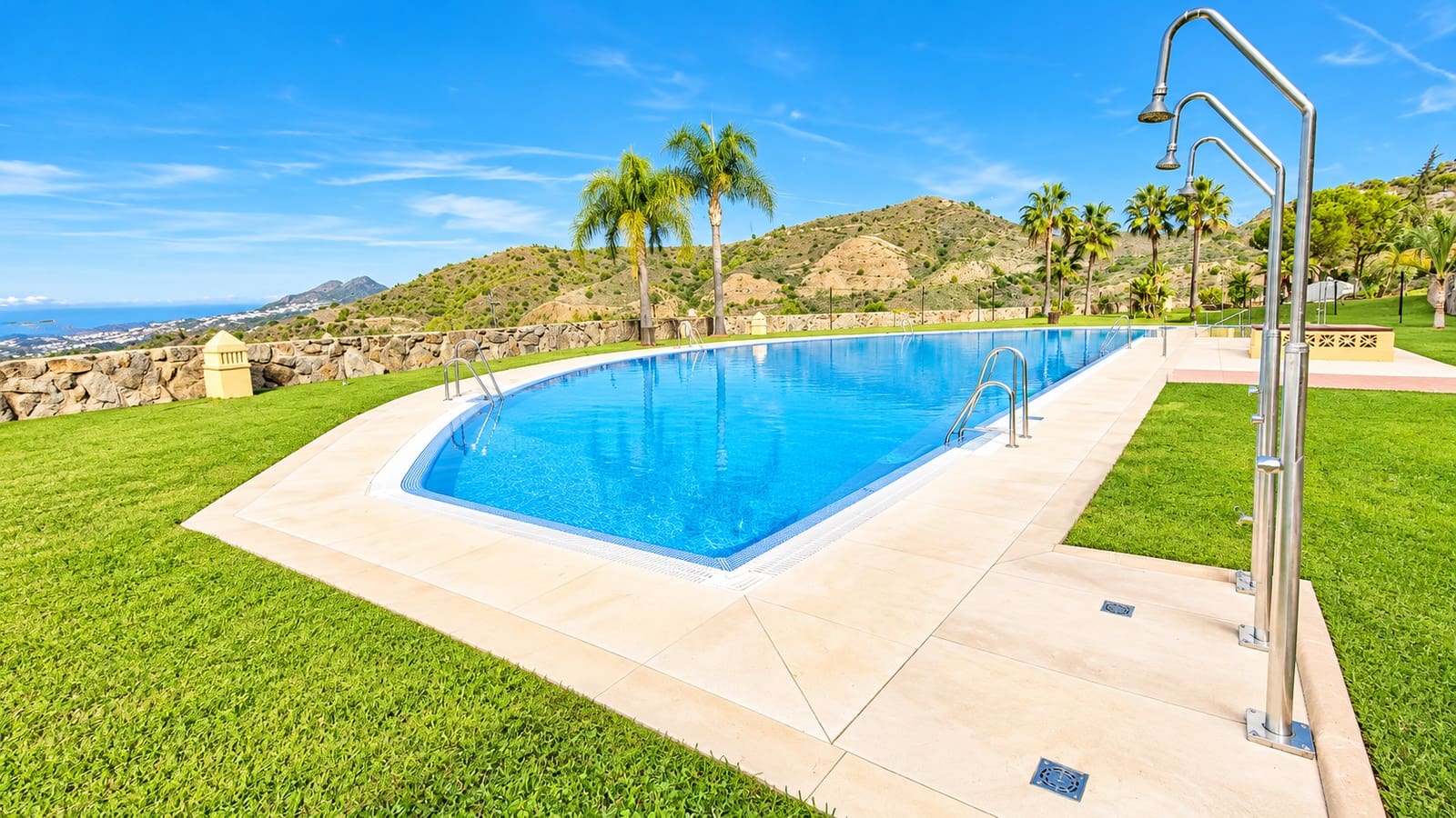 Ático de 2 habitaciones en Rincón de la Victoria en venta con piscina garaje - 425.000 € (Ref: 10171948)