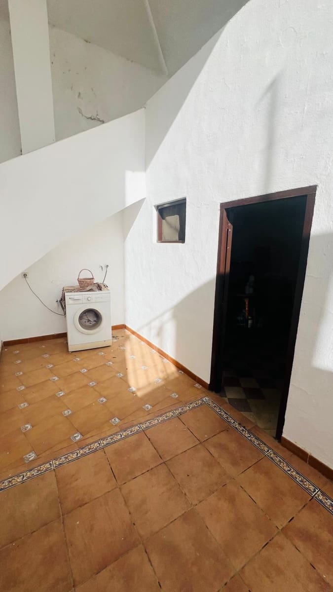 6 slaapkamer Villa te koop in Alora met garage - € 250.000 (Ref: 10182102)