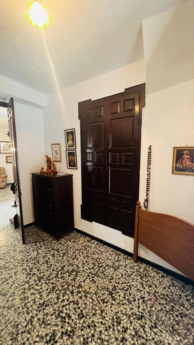 6 slaapkamer Villa te koop in Alora met garage - € 250.000 (Ref: 10182102)
