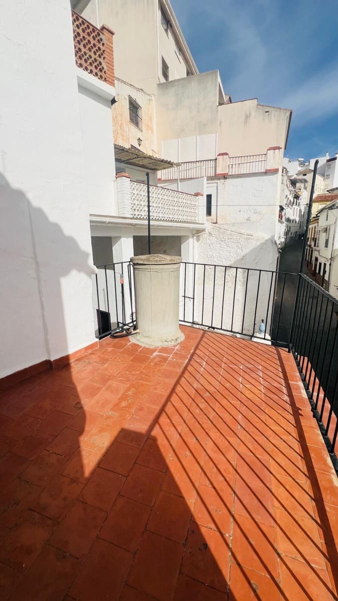 6 slaapkamer Villa te koop in Alora met garage - € 250.000 (Ref: 10182102)