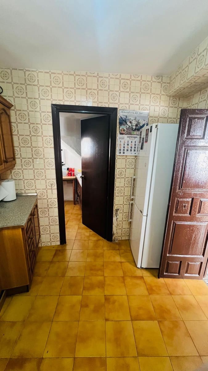 6 slaapkamer Villa te koop in Alora met garage - € 250.000 (Ref: 10182102)