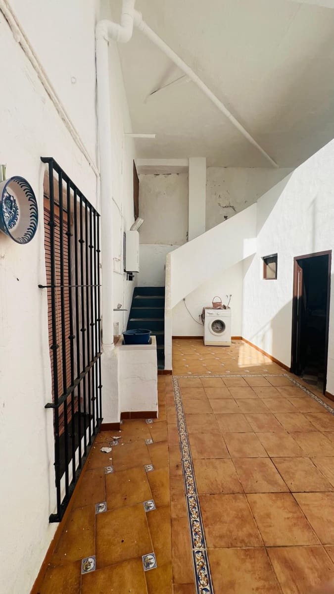 6 slaapkamer Villa te koop in Alora met garage - € 250.000 (Ref: 10182102)