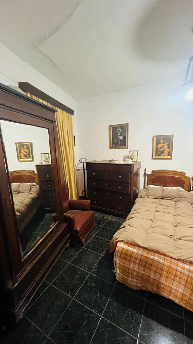 6 slaapkamer Villa te koop in Alora met garage - € 250.000 (Ref: 10182102)
