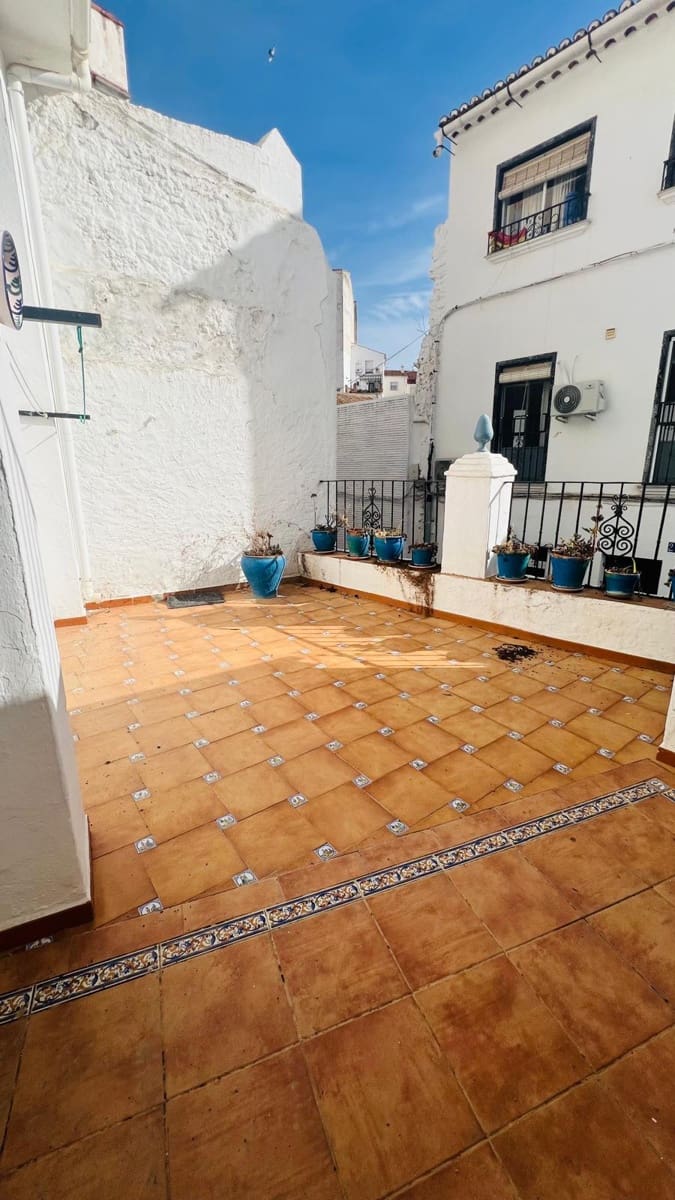 6 slaapkamer Villa te koop in Alora met garage - € 250.000 (Ref: 10182102)