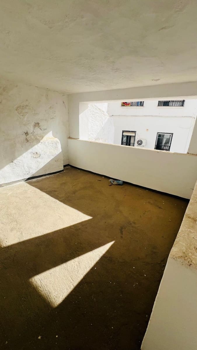 6 slaapkamer Villa te koop in Alora met garage - € 250.000 (Ref: 10182102)