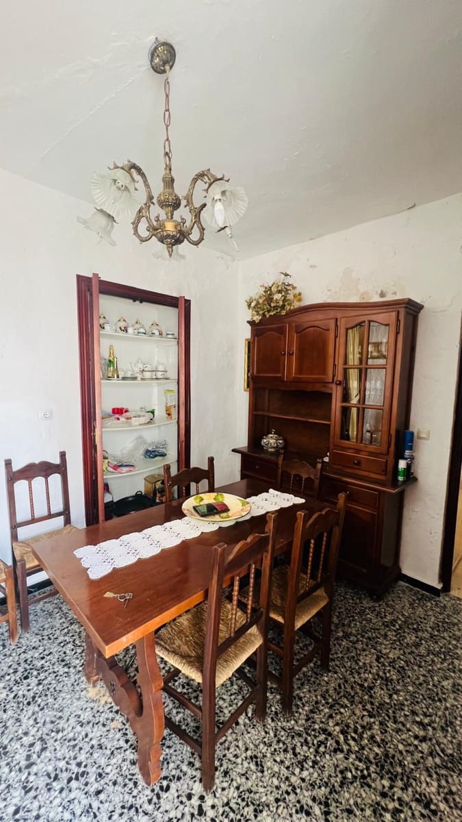 6 slaapkamer Villa te koop in Alora met garage - € 250.000 (Ref: 10182102)