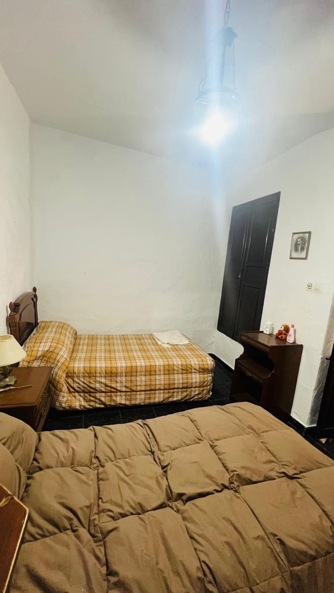 6 slaapkamer Villa te koop in Alora met garage - € 250.000 (Ref: 10182102)