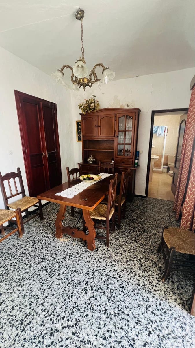 6 slaapkamer Villa te koop in Alora met garage - € 250.000 (Ref: 10182102)