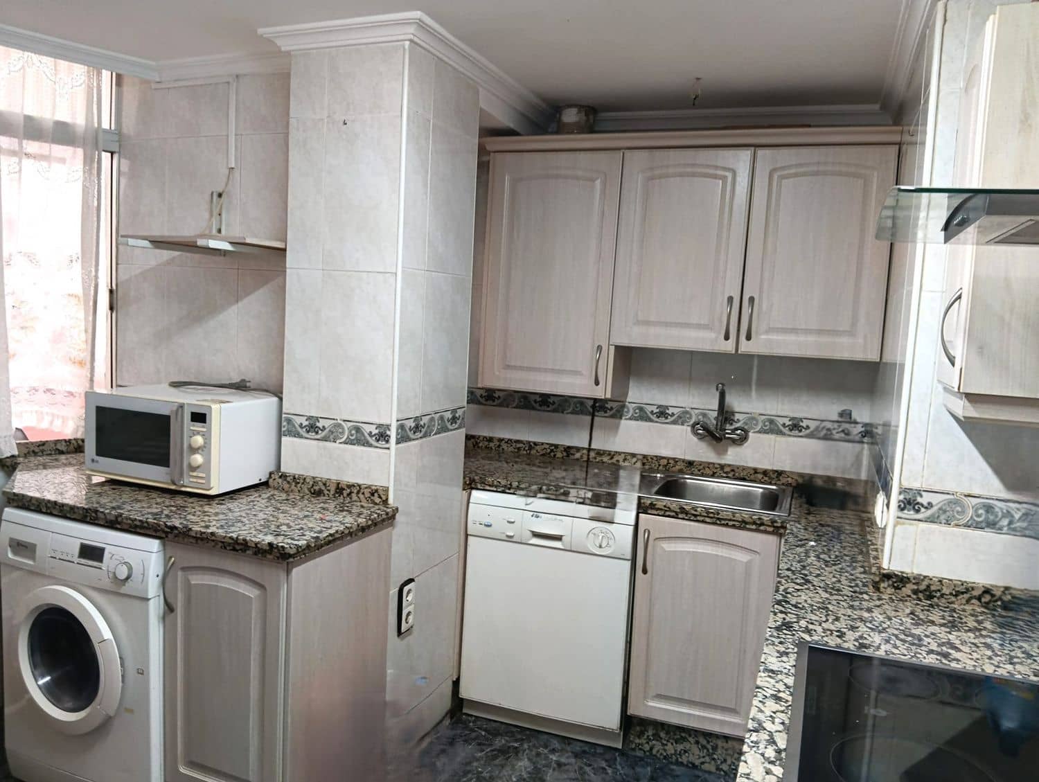 3 bedroom Apartment for sale in Malaga city with garage - € 325,000 (Ref: 9669466)