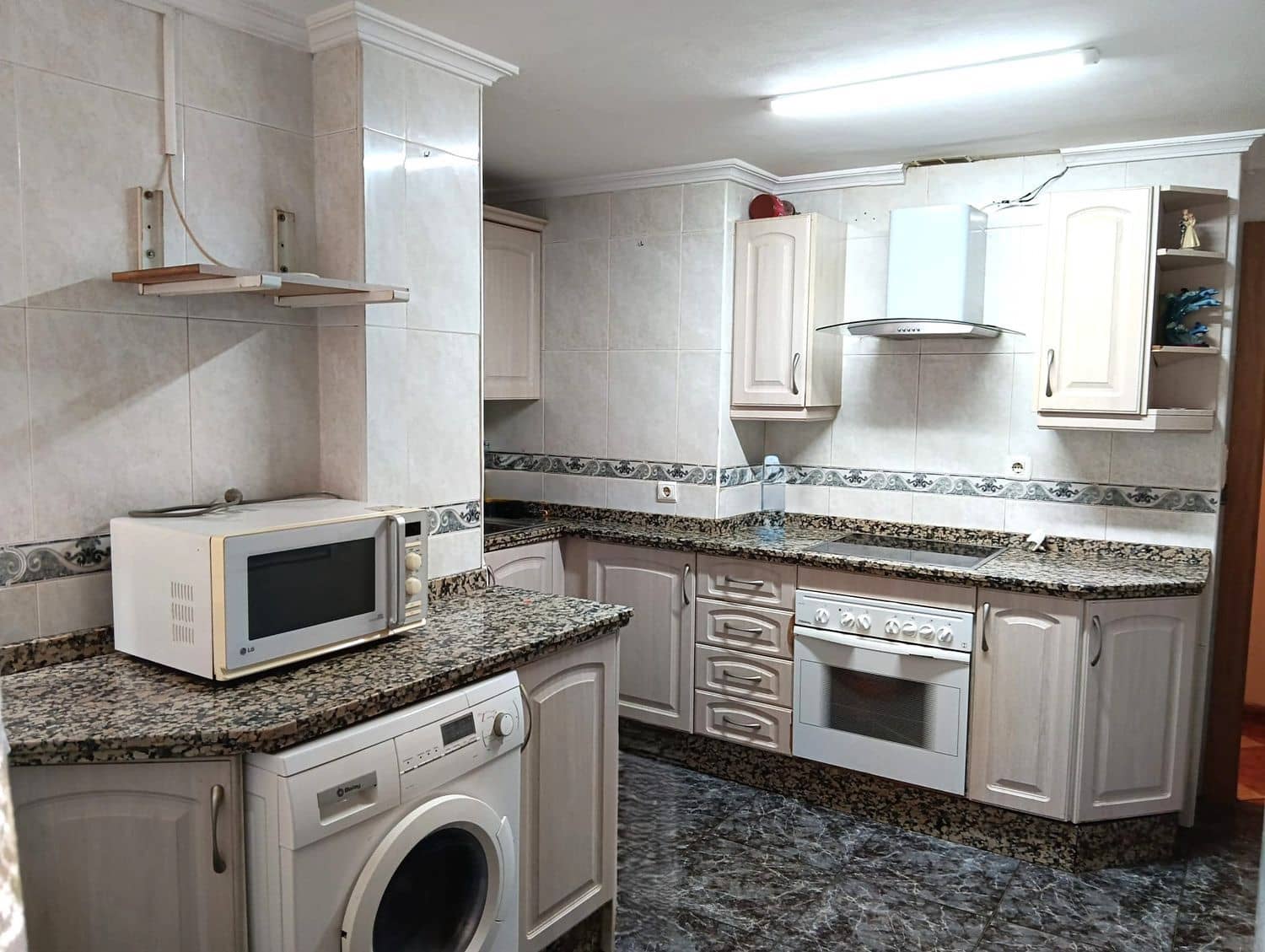 3 bedroom Apartment for sale in Malaga city with garage - € 325,000 (Ref: 9669466)