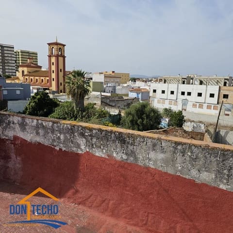 7 chambre Maison de Ville à vendre à San Pedro - Gabriel Miró - María Guerrero, La Línea de la Concepción avec garage - 210 000 € (Ref: 9669471)