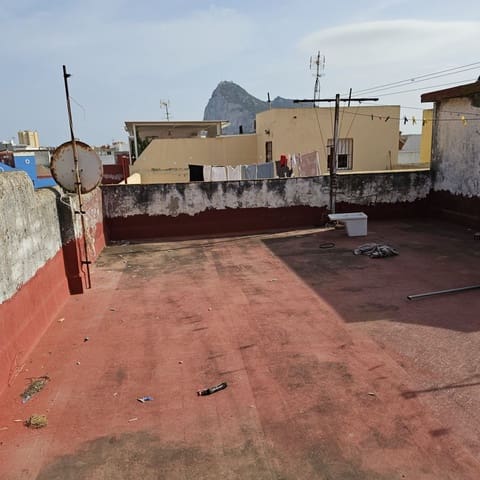 7 chambre Maison de Ville à vendre à San Pedro - Gabriel Miró - María Guerrero, La Línea de la Concepción avec garage - 210 000 € (Ref: 9669471)