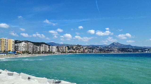 2 sovrum Lägenhet till salu i La Caleta, Málaga stad med garage - 619 000 € (Ref: 9669488)