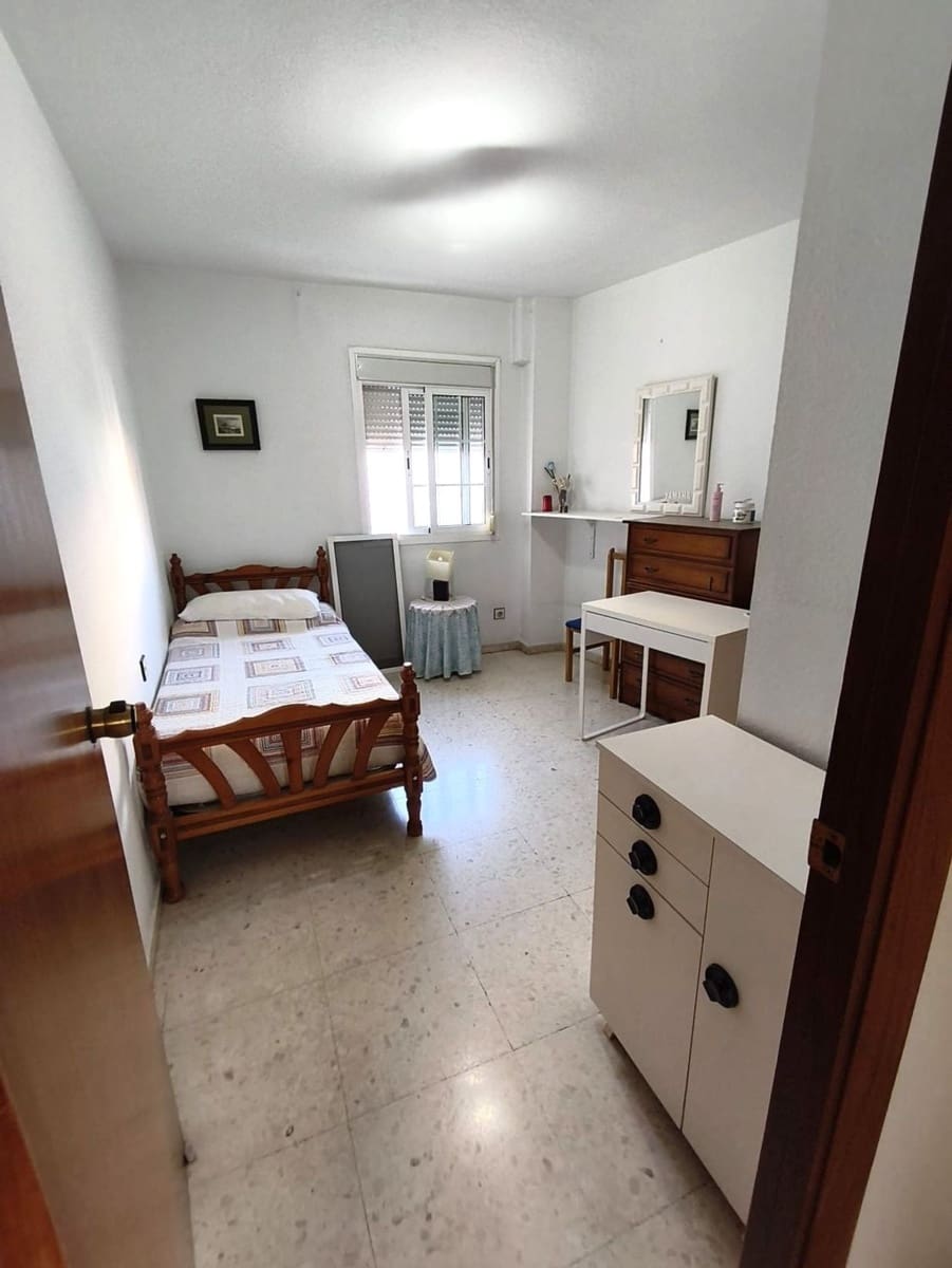4 slaapkamer Appartement te koop in Malaga stad met garage - € 400.000 (Ref: 9669491)