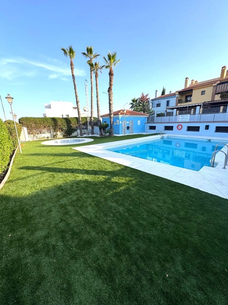 3 quarto Casa em Banda para venda em Rincon de la Victoria com piscina garagem - 420 000 € (Ref: 9669492)