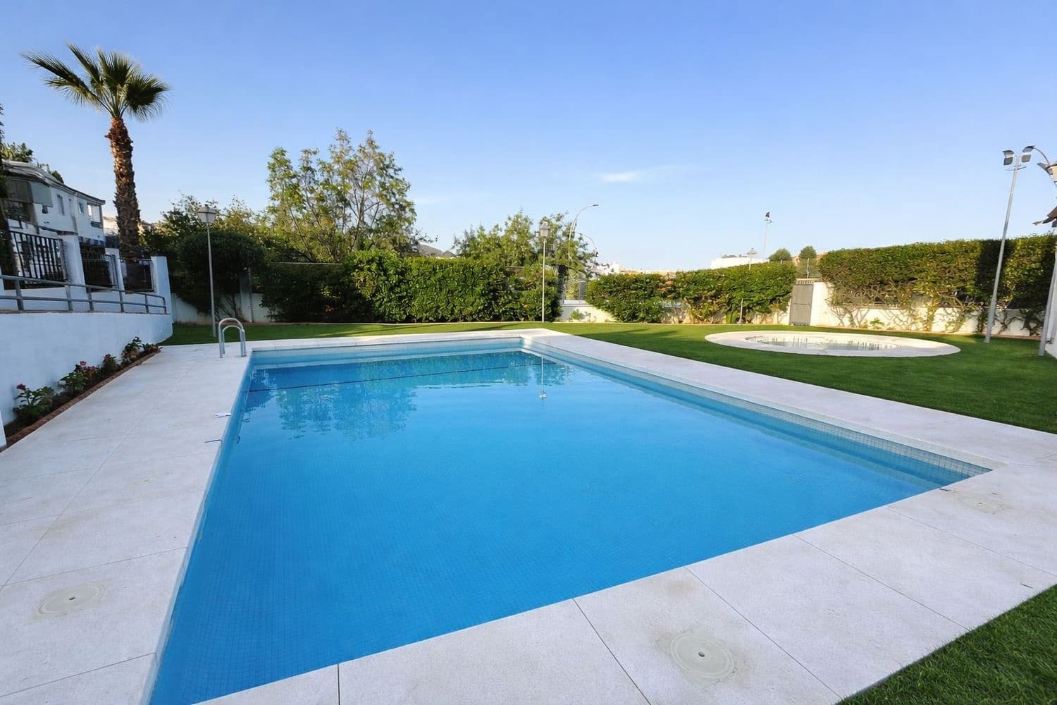 3 sypialnia Dom na sprzedaż w Rincon de la Victoria z basenem garażem - 420 000 € (Ref: 9669492)