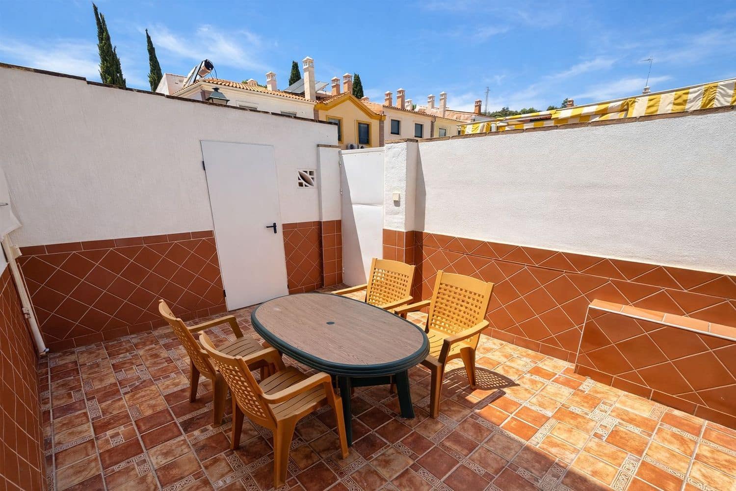 3 sypialnia Dom na sprzedaż w Rincon de la Victoria z basenem garażem - 420 000 € (Ref: 9669492)