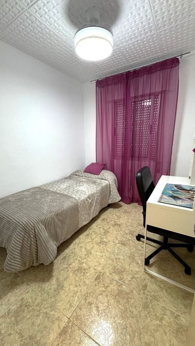 4 Zimmer Apartment zu verkaufen in Estepona mit Garage - 299.000 € (Ref: 9669494)