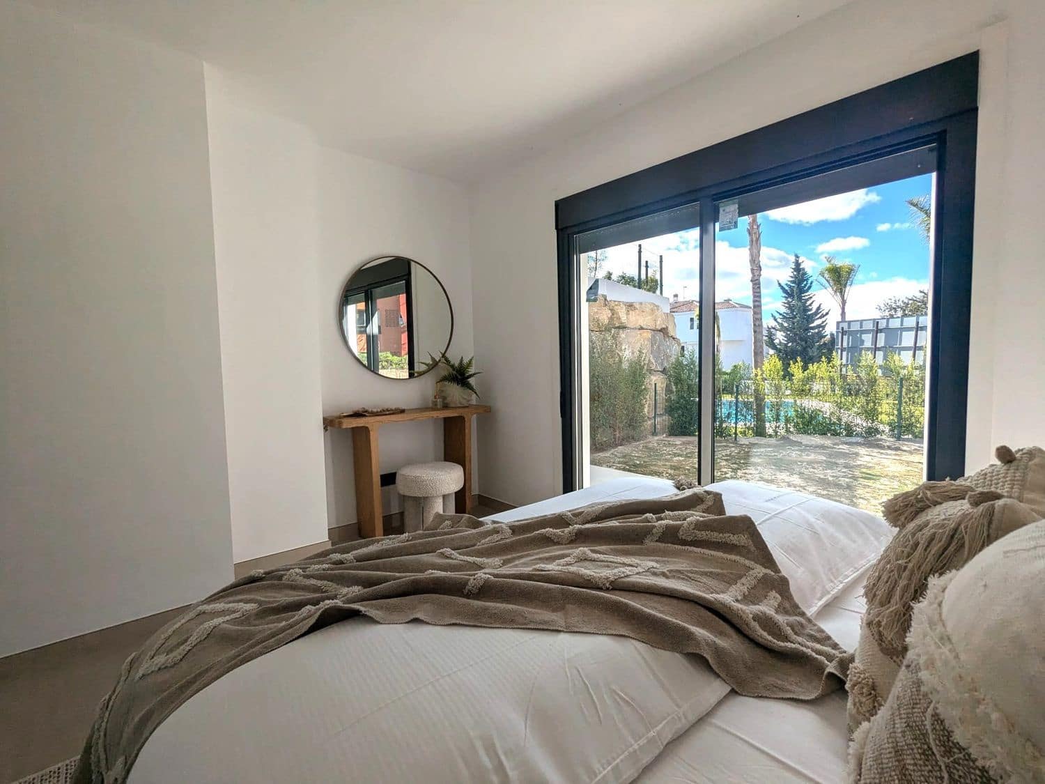 2 soverom Leilighet til salgs i Casares med svømmebasseng garasje - € 448 000 (Ref: 9669495)