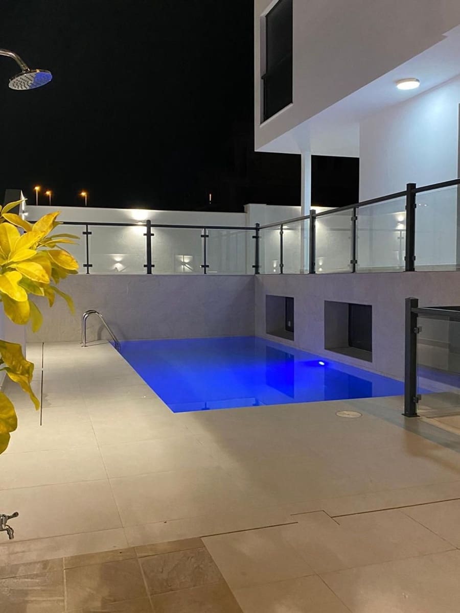 Chalet de 3 habitaciones en Nerja en venta con piscina garaje - 829.000 € (Ref: 9669496)