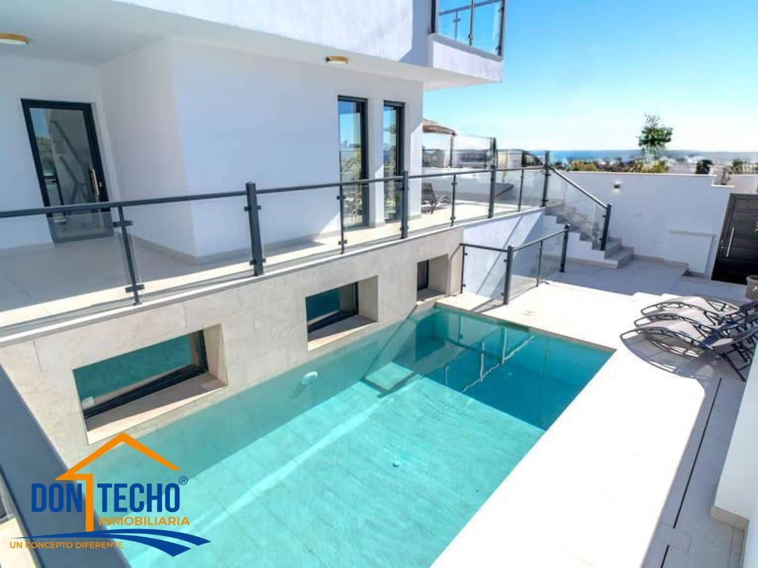 Chalet de 3 habitaciones en Nerja en venta con piscina garaje - 829.000 € (Ref: 9669496)