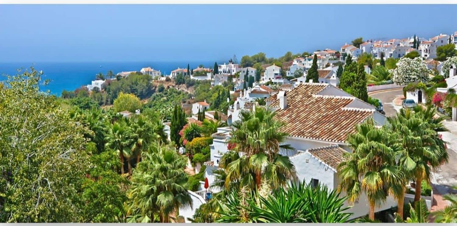 3 bedroom Townhouse for sale in Nerja with pool garage - € 650,000 (Ref: 9669497)