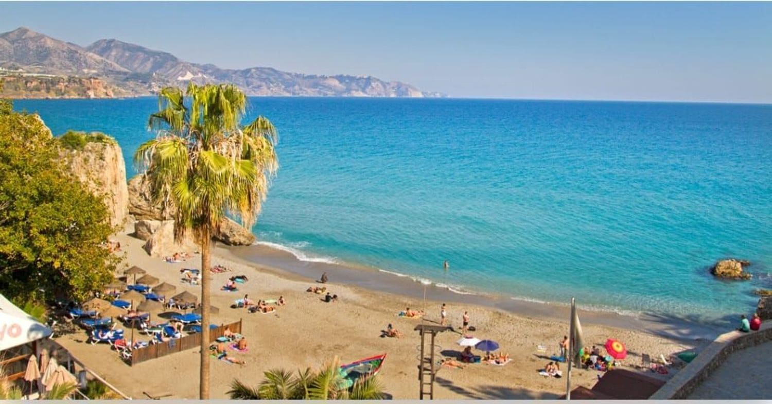 3 bedroom Townhouse for sale in Nerja with pool garage - € 650,000 (Ref: 9669497)