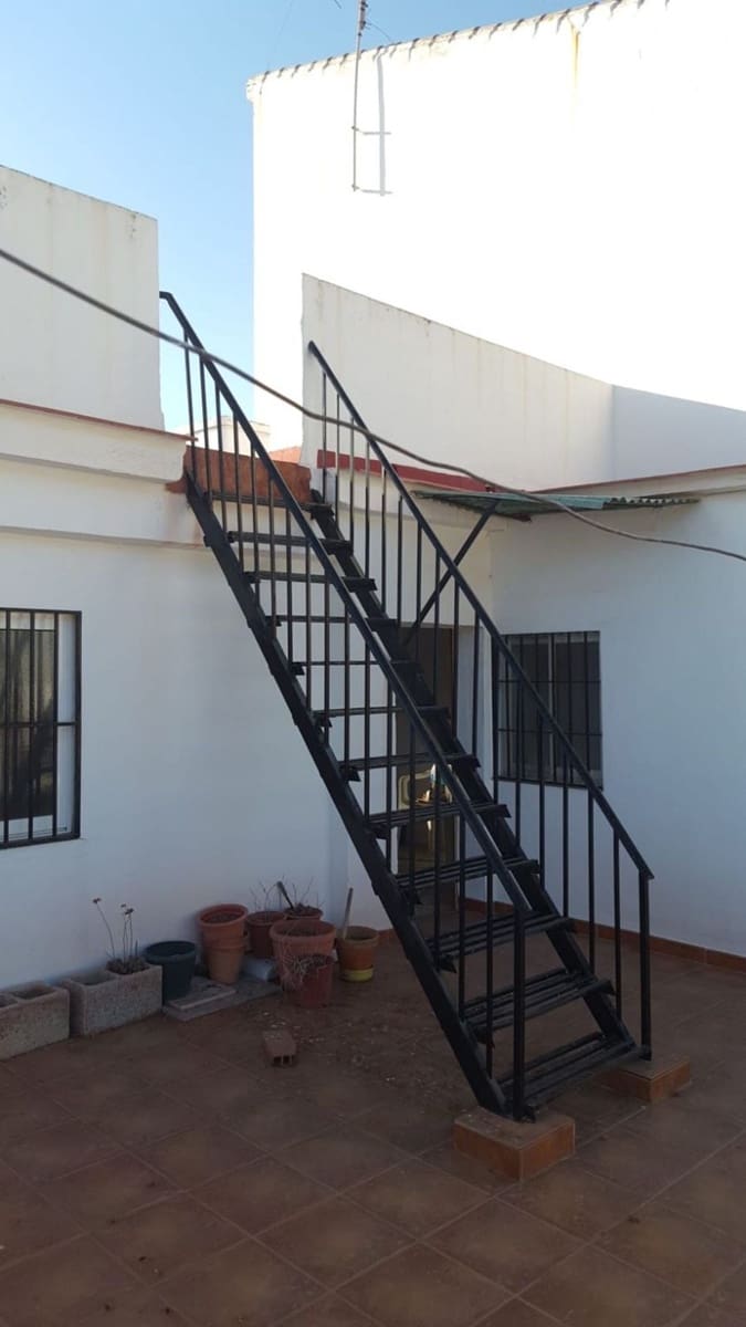 5 slaapkamer Huis te koop in Algarrobo met garage - € 225.000 (Ref: 9669501)