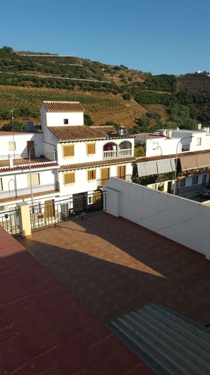 5 slaapkamer Huis te koop in Algarrobo met garage - € 225.000 (Ref: 9669501)