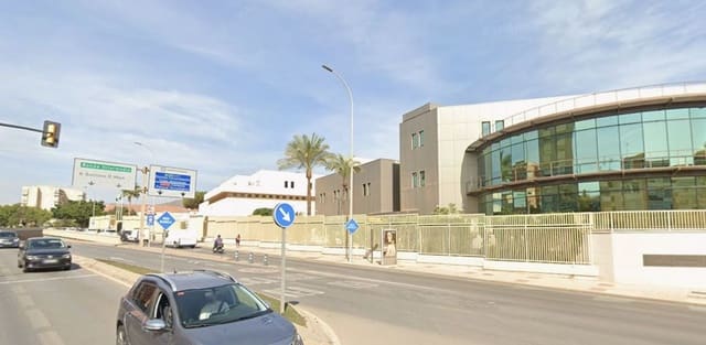 Komercyjne na sprzedaż w La Asuncion, Miasto Málaga - 200 000 € (Ref: 9669509)