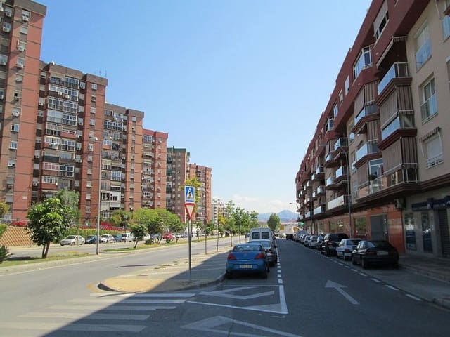 Komercyjne na sprzedaż w La Asuncion, Miasto Málaga - 200 000 € (Ref: 9669509)