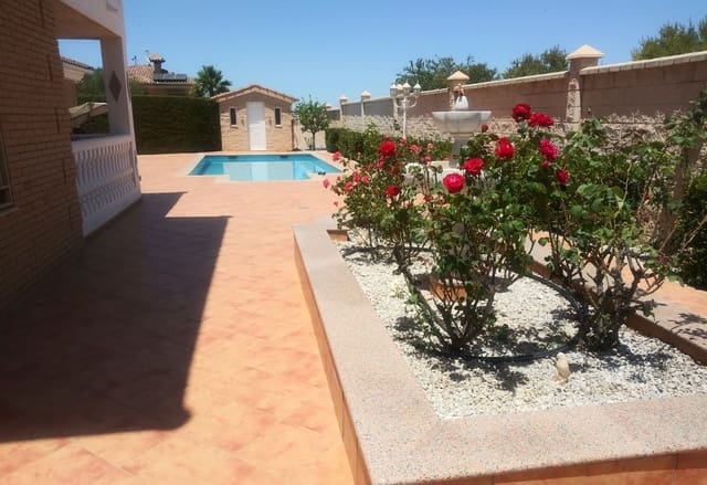 Chalet de 3 habitaciones en Dílar en venta con piscina garaje - 599.000 € (Ref: 9669524)