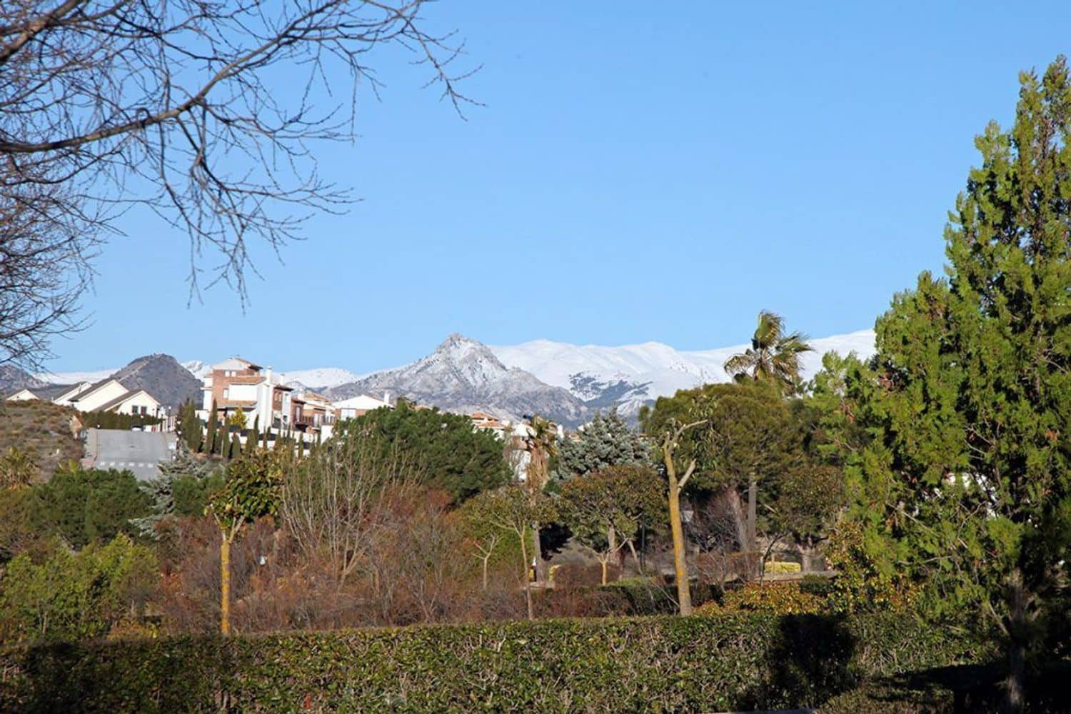 Chalet de 3 habitaciones en Dílar en venta con piscina garaje - 599.000 € (Ref: 9669524)