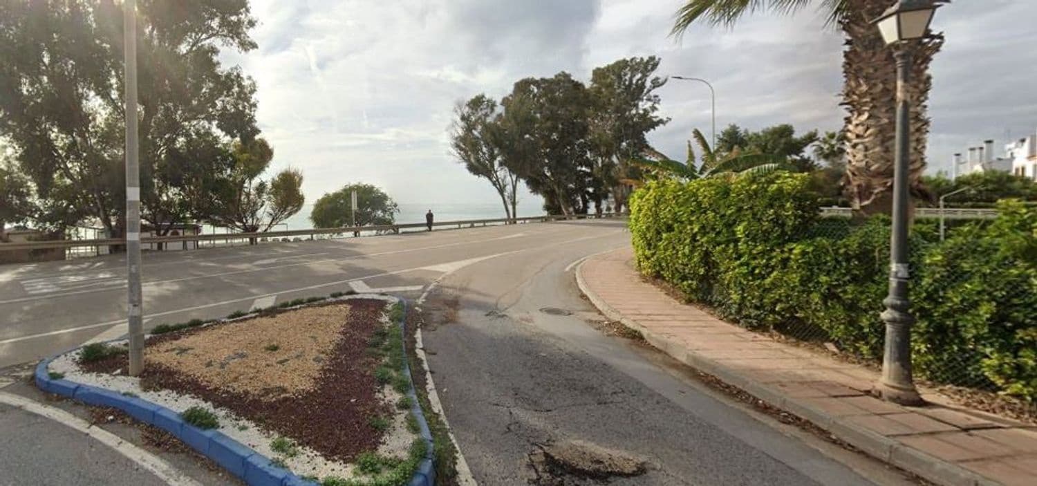 2 bedroom Apartment for sale in Chilches with garage - € 410,000 (Ref: 9669526)