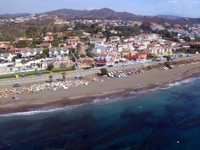 2 bedroom Apartment for sale in Chilches, Vélez-Málaga with garage - € 410,000 (Ref: 9669526)