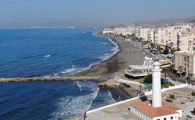 Grunde uden byggetilladelser til salg i Torrox Pueblo, Torrox - € 677.000 (Ref: 9669532)