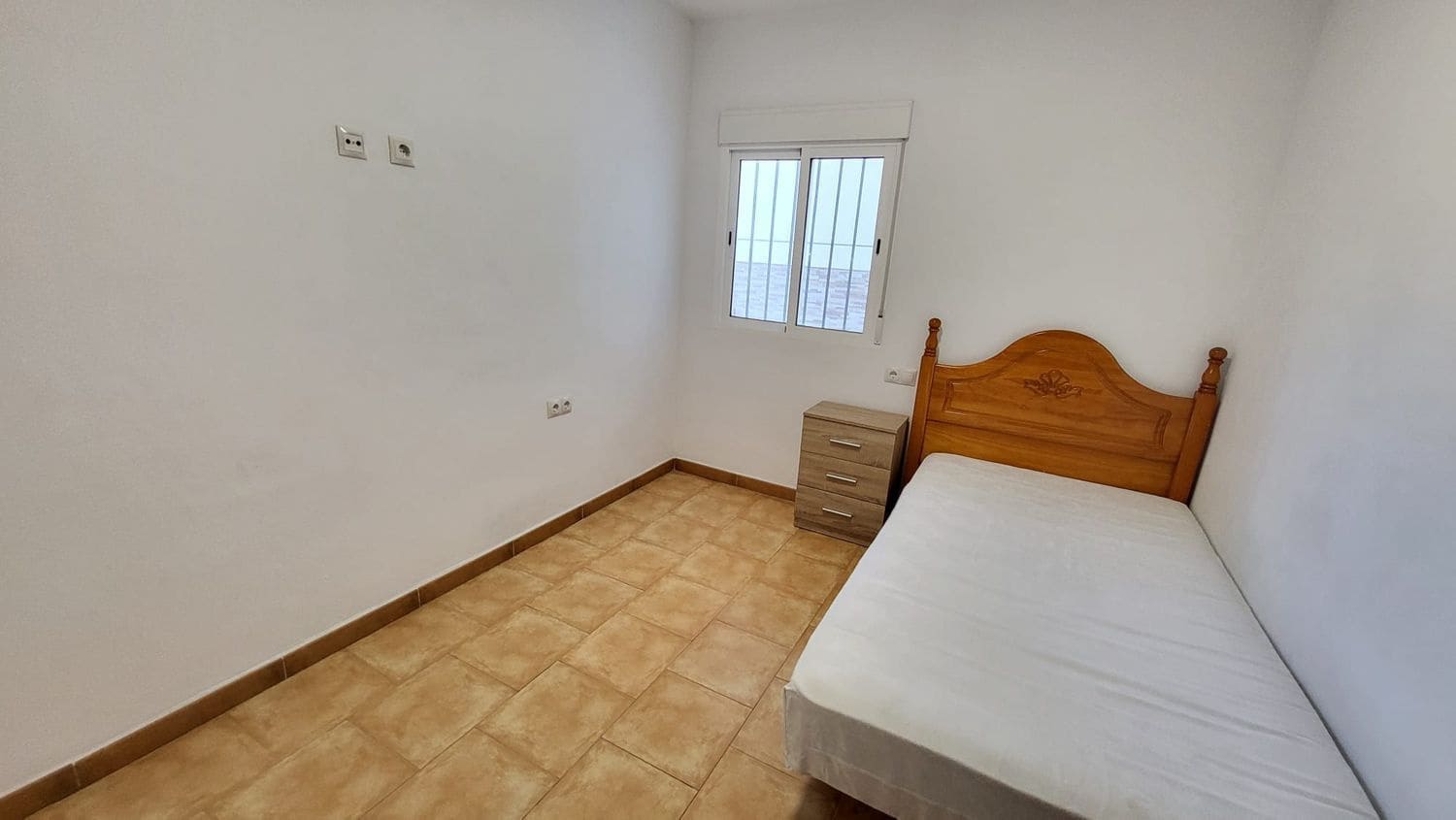 2 soveværelse Lejlighed til leje i Moclinejo med garage - € 600 (Ref: 9669848)