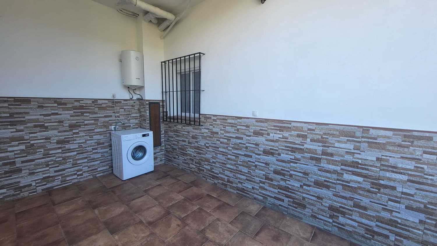 2 soveværelse Lejlighed til leje i Moclinejo med garage - € 600 (Ref: 9669848)