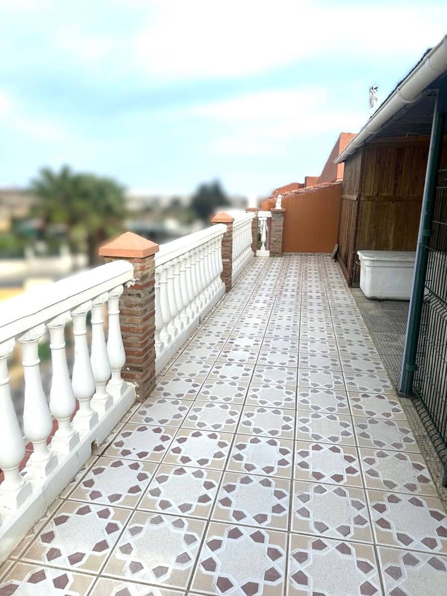 2 bedroom Villa for sale in Alhaurin de la Torre with garage - € 320,000 (Ref: 9676809)