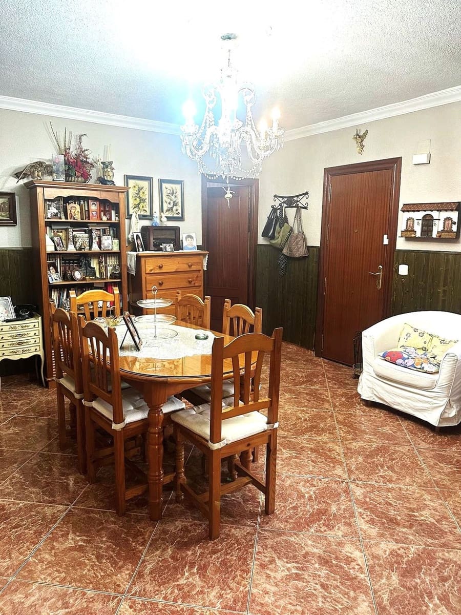 2 bedroom Villa for sale in Alhaurin de la Torre with garage - € 320,000 (Ref: 9676809)